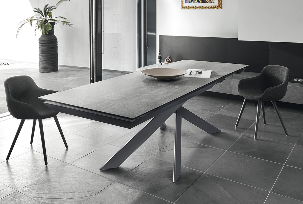 Eclisse Dining tables from Calligaris in Simplysofas stores bangalore